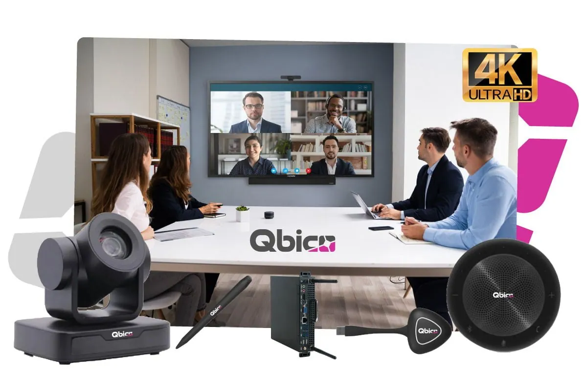 Sala de reunión con pantalla Qbico y accesorios